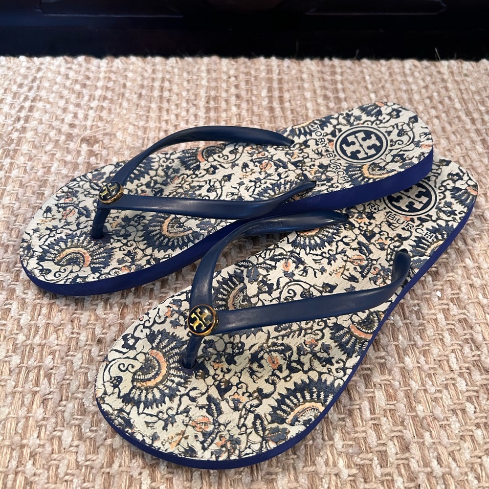 Tory Burch Flip Flop Sandals Women Size 7 Blue Logo Slip On Preppy Resort Shoes - Picture 3 of 5